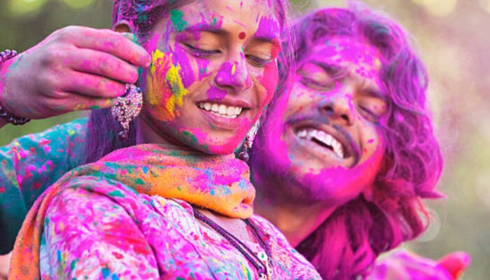 Holi 2024 : लग्नानंतरची पहिली होळी? &#039;या&#039; पद्धतीने जोडीदारासोबत साजरा करा सण