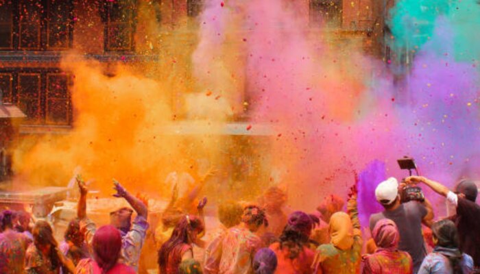 Holi 2024 : होळीला भरपूर भांग प्यायलात, या घरगुती उपायांनी दूर करा हँगओव्हर 