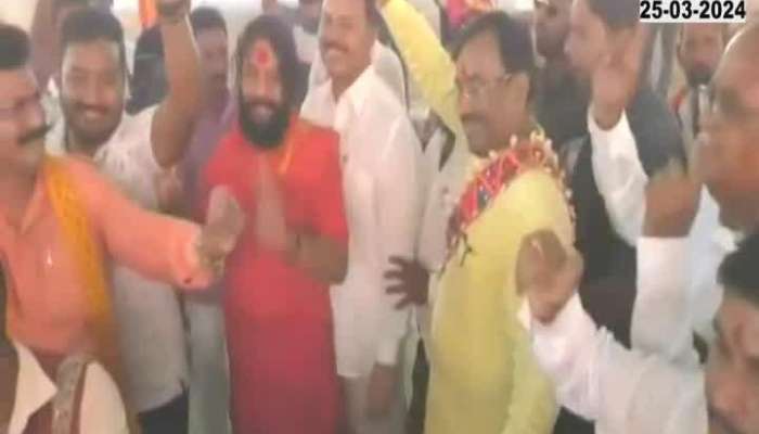 BJP leader Sudhir Mungantiwar danced on Halgi at Pohradevi