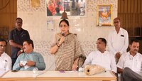 Loksabha Election 2024 : '...मग पक्ष चोरला कसं म्हणता?' सुनेत्रा पवार यांचा सवाल