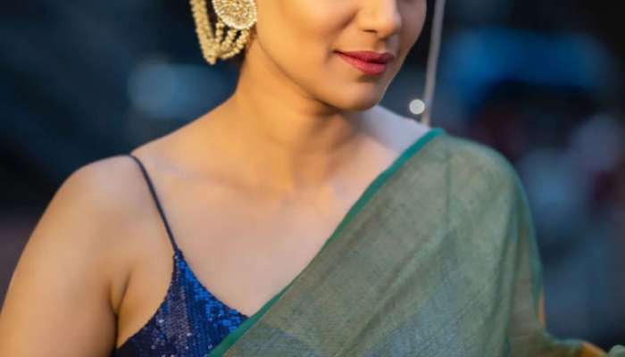 Marathi Actress Urmila Kothare Saree Photos Looks Beautiful Glamours 