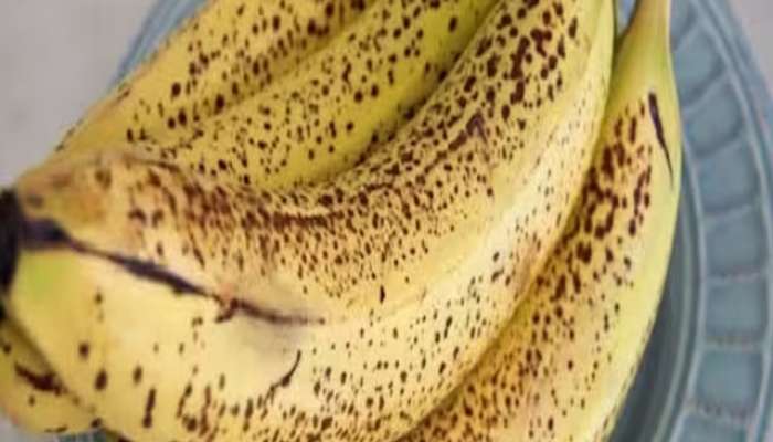 काळे डाग असलेली केळी फेकून देता का? काय सांगतात डॉक्टर