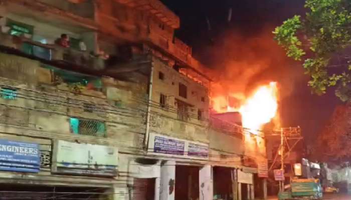 वेश्यालयात मध्यरात्री लागली भीषण आग! बघ्यांनी केली गर्दी; समोर आला धक्कादायक Video
