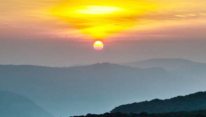 महाराष्ट्रातील असं ठिकाण जिथे पर्यटक सूर्यास्त नाही तर सूर्योदय पाहण्यासाठी येतात; आयुष्यात एकदा नक्की जा