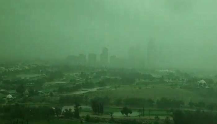 ....अन् दुबईतील आकाश अचानक हिरवं पडलं; मुसळधार पाऊस आणि वादळातील VIDEO व्हायरल