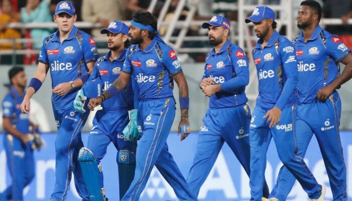 Mumbai Indians Playoffs Scenario : राजस्थानकडून मुंबईचा &#039;खेळ खल्लास&#039;; पलटणसाठी कसं असेल प्लेऑफचं गणित?