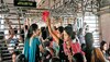 Mumbai Local: महिला प्रवाशांच्या सुरक्षेसाठी रेल्वेचा महत्त्वाचा निर्णय, लोकलमध्ये उपलब्ध होणार 'ही' सुविधा