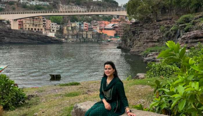 Marathi Actress Prajakta Gaikwad Took Blessing from Ujjain Mahakal Mandir share photos