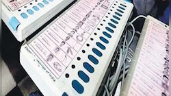 ठाण्यात सापडल्या ईव्हीएम मशीन आणि हजारो मतदान कार्ड, घोटाळ्याचा संशय?