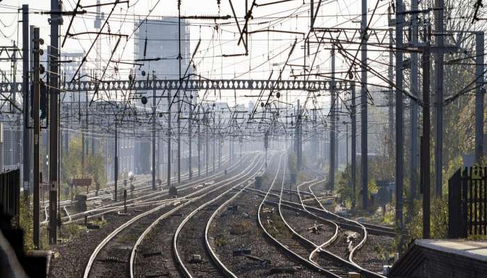 Indian Railway: आता एकाच ट्रॅकवर धावणार बुलेट, हायस्पीड आणि एक्स्प्रेस, काय आहे रेल्वेची नवीन योजना? 