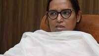 वर्षा गायकवाडांची उमेदवारी अडचणीत?! उद्या उमेदवारी अर्ज दाखल करण्या