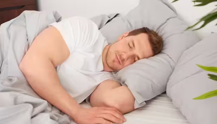 Health Tips: प्रमाणापेक्षा जास्त झोप बरी नव्हे! शरीरात असून शकते &#039;ही&#039; कमतरता