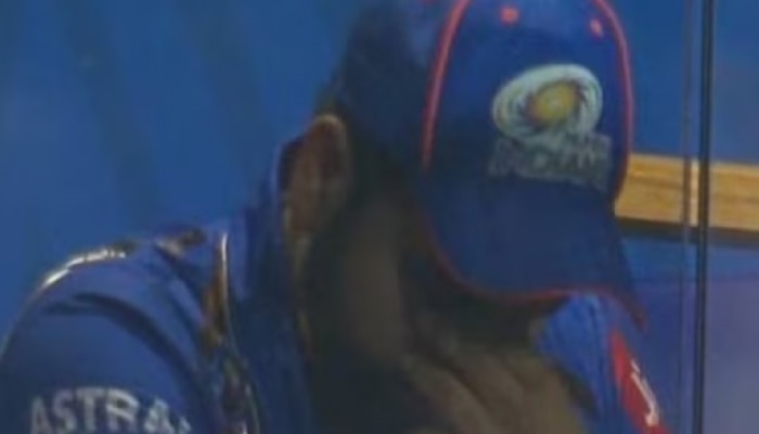 Rohit Sharma Crying: खराब फॉर्ममुळे ड्रेसिंग रूममबाहेर रडला रोहित? हिटमॅनचा भावूक करणारा Video Viral