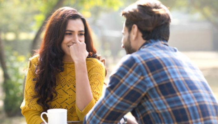 Dating Tips : 'या' 5 स्वभावाच्या लोकांना कधीच डेट करु नका, प्रेमावरचा विश्वासच उडून जाईल 