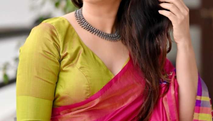 Marathi Actress Sonalee Kulkarni Share Pink Saree Photos Looks Stunning Caption Viral 