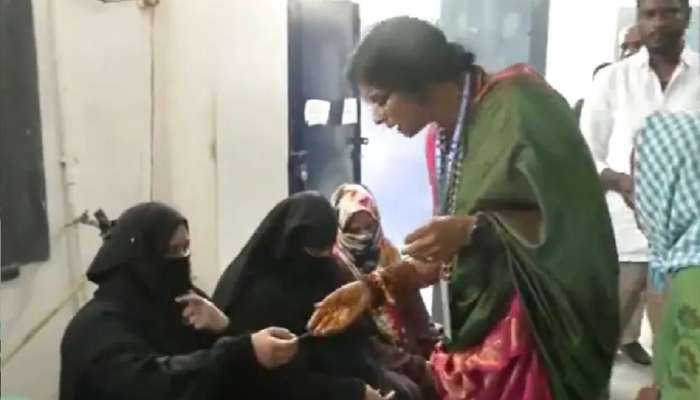 पोलिंग बूथवर भाजप उमेदवारानं हटवले मुस्लीम महिलांच्या चेहऱ्यारचे बुरखे, FIR दाखल