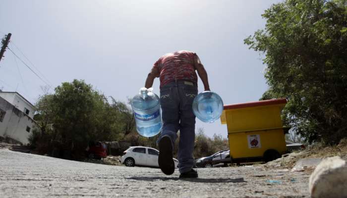 पाण्यासाठी चक्क न्यायधीशच उतरले रस्त्यावर, जाणून घ्या नेमकं प्रकरण काय?