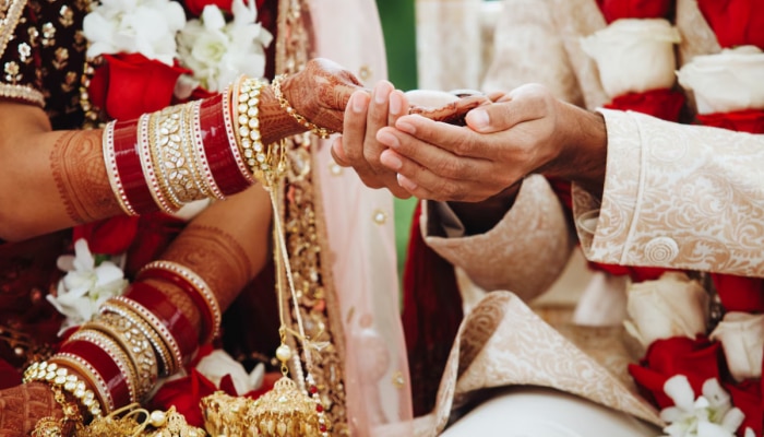 लहान वयात लग्न केल्याने आयुष्यावर होतात हे 7 परिणाम