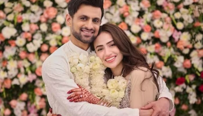 shoaib malik Sana Javed Career Details Marathi News