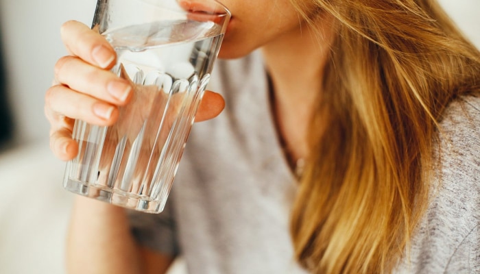 तुम्ही कॅन्सरयुक्त पाणी तर नाही पित आहात? जलशक्ती मंत्रालयाने सांगितलं विषारी पाणी कसं ओळखायचं
