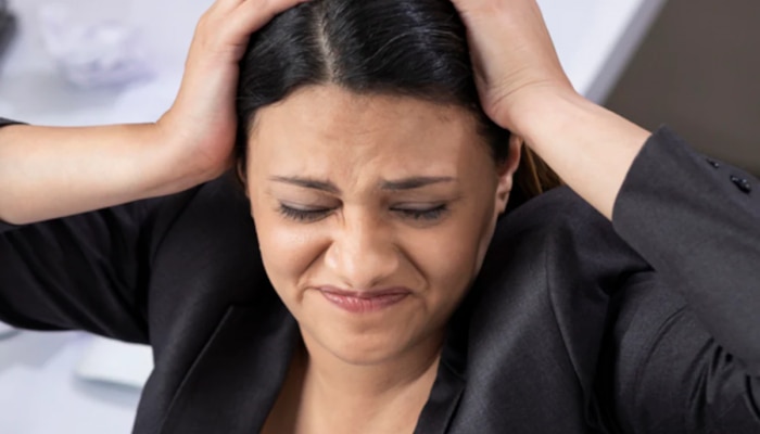 Health Tips : वाढत्या गर्मीने डोकं जड झालंय? या घरगुती उपायांनी पळवा डोकेदुखी