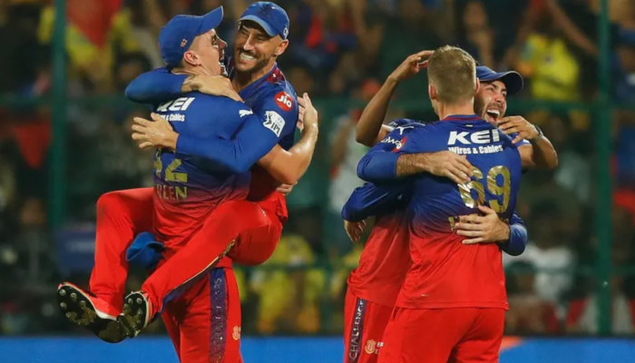 RCB in Playoffs : आरसीबीचं 'रॉयल' कमबॅक अन् मिळवलं प्लेऑफचं तिकीट, चेन्नईचा गाशा गुंडाळला
