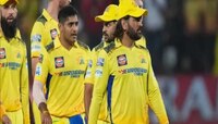 एमएस धोनी असं का वागला? RCB च्या खेळाडूंबरोबर हात न मिळवताच निघून गेला... Video 