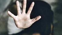 उपकारांची परतफेड कर, तु माझ्या पत्नीसारखीच म्हणत सासऱ्याचा सुनेवर बलात्कार, परभणी हा