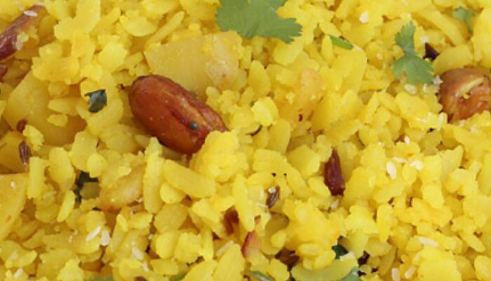 poha, poha calories, poha in english, poha chivda, kande pohe, pohe, how to make kande pohe, kande pohe news, kande pohe recepie, kande pohe recepie in marathi, कांदे पोहे, पोहे, कांदे पोहे कसे बनवावे, दडपे पोहे 