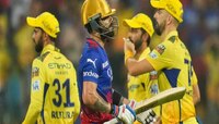 RCB आणि CSK च्या चाहत्यांमध्ये 'दे दणादण', स्टेडिअममधल्या तुफान हाणामारीचा Video 