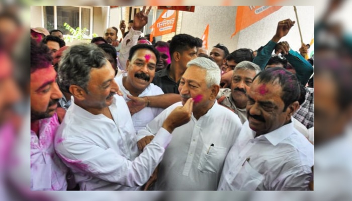 Loksabha Election 2024 : राजं जिंकलं...! कोल्हापुरात गुलालाची उधळण करत शाहू छत्रपतींचा विजयोत्सव 