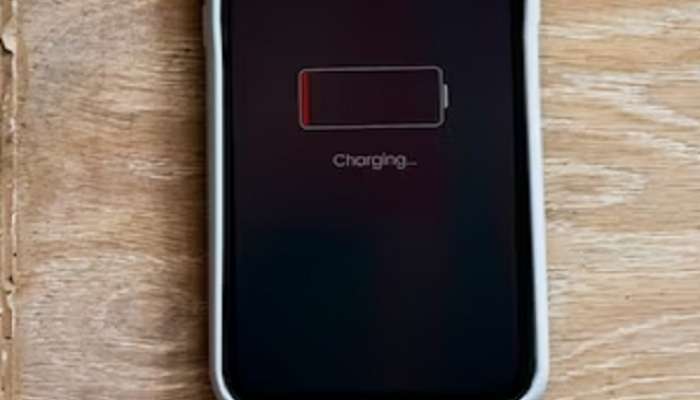 स्मार्टफोनची बॅटरी 80 टक्क्यांपेक्षा जास्त चार्ज करू नका, नाही तर...