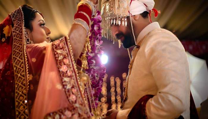 घटस्फोटानंतर 12 वर्षांनी पती-पत्नी आले समोर; लग्नात एकमेकाला पाहून डोळ्यात आले अश्रू, त्यानंतर केलं असं काही की...