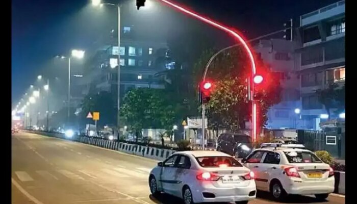 Traffic Siglnas red light turn off at night Marathi News