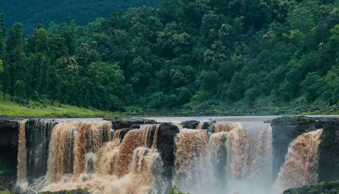 महाराष्ट्रातील बाहुबली धबधबा! 12 ठिकाणचे पाणी एकत्र होऊन कोसळणारा बारामुखी धबधबा