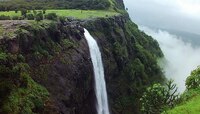 Monsoon Trips : कधी नावही ऐकलं नसेल अशा धबधब्यांची यादी; इथं येऊन परतीची वाट विसराल 