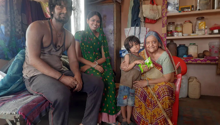 आई-वडिलांनी इच्छा मारली, आजारांनी वेढलं तरी मानली नाही हार; 'पंचायत'मधील अम्माचा डोळ्यात अश्रू आणणारा संघर्ष