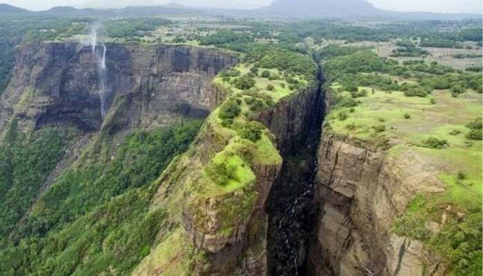 पावसाळ्यात सांदण व्हॅलीला भेट द्यायचा प्लॅन करताय? ही बातमी वाचाच!