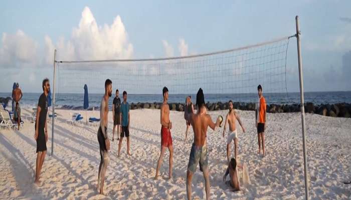 सुपर-8 आधी टेन्शन फ्री! बारबाडोसच्या समुद्रकिनारी टीम इंडियाच्या खेळाडूंची शर्टलेस होत धमाल... पाहा Photo