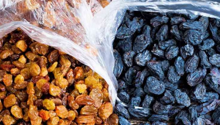 raisins, raisins benefits, raisins meaning, raisins water, raisins types, raisins eating benefits, black or brown raisins, raisins price, रेझिन्स, मनुका, मनुका म्हणजे काय, मनुका खाण्याचे फायदे, health news, 