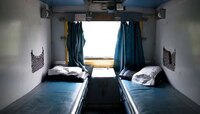 Indian Railway : धक्कादायक! मिडल बर्थवरील सीट पडून प्रवाशाचा मृत्यू
