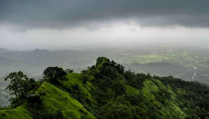 कोकणातील प्रसिद्ध हिलस्टेशन, इथं होतो स्वर्ग सुखाचा साक्षात्कार! महाराष्ट्रात  सर्वात जास्त पाऊस इथेच पडतो  
