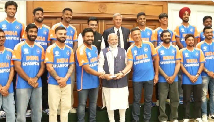 टी-20 वर्ल्डकप विजेत्या भारतीय संघासह पंतप्रधान मोदींच्या मनमोकळ्या गप्पा; ट्रॉफीसह केलं फोटोशूट, पाहा PHOTOS