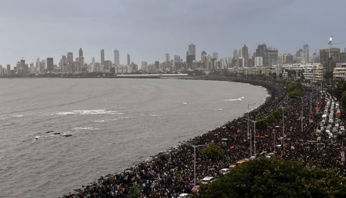 PHOTO: चातकासमान वाट पाहतायत मुंबईकर; टीम इंडियांच्या स्वागतासाठी मरीन ड्राईव्हवर जनसागर
