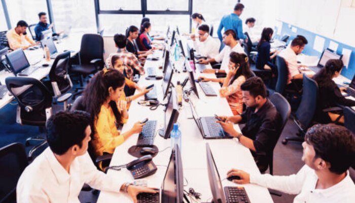 काय आहे Office Peacocking? कर्मचाऱ्यांना ऑफिसमध्ये बोलवण्यासाठी नवा फंडा