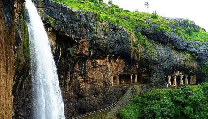 Waterfall in Maharashtra: जगप्रसिद्ध वेरूळ लेणीजवळील सीता न्हाणी धबधबा; एकदा पहाल तर पाहतच रहाल