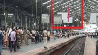 चर्चगेट रेल्वे स्थानकात ओव्हरहेड वायरवर अडकले जॅकेट;विरारकडे जाणाऱ्या लोकल खोळंबल्या