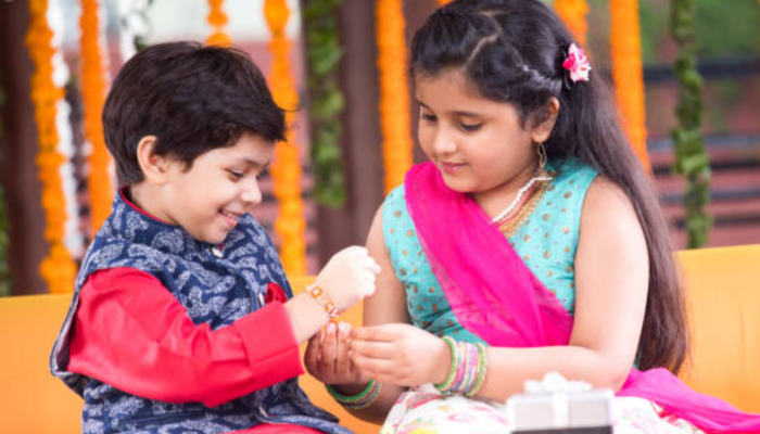 यावर्षी रक्षाबंधनवर भद्राची सावली, शुभ मुहूर्त कधी? एका मिनिटांत गोंधळ करा दूर 