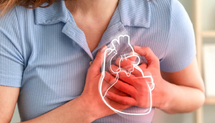 Heart Attack Symptoms: हार्ट अटॅक येण्यापूर्वी तुमच्या हातामध्ये दिसतात 'ही' लक्षणं; लगेच घ्या तज्ज्ञांचा सल्ला