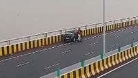 अटल सेतूवर घडली भयानक घटना! ब्रीजवर मध्येच थांबला, कारमधून बाहेर पडला आणि...
